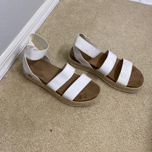 American Eagle Sandals in white